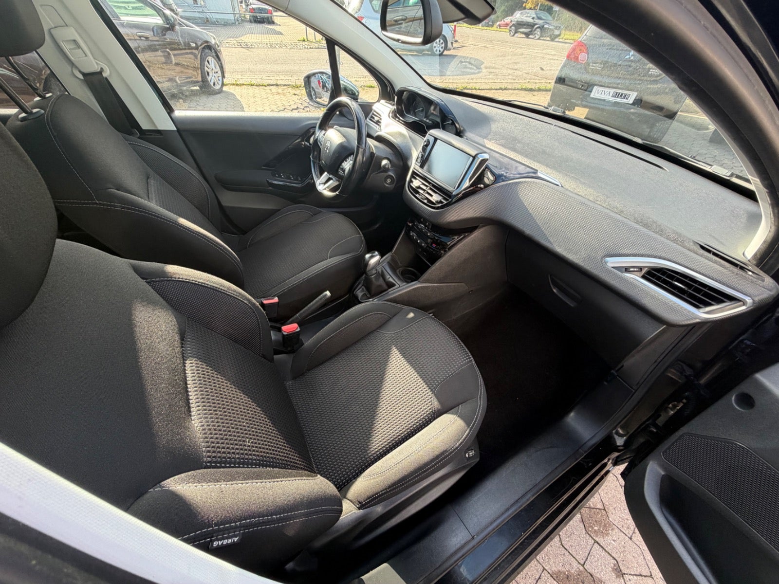 Billede af Peugeot 208 1,6 BlueHDi 100 Allure Sky