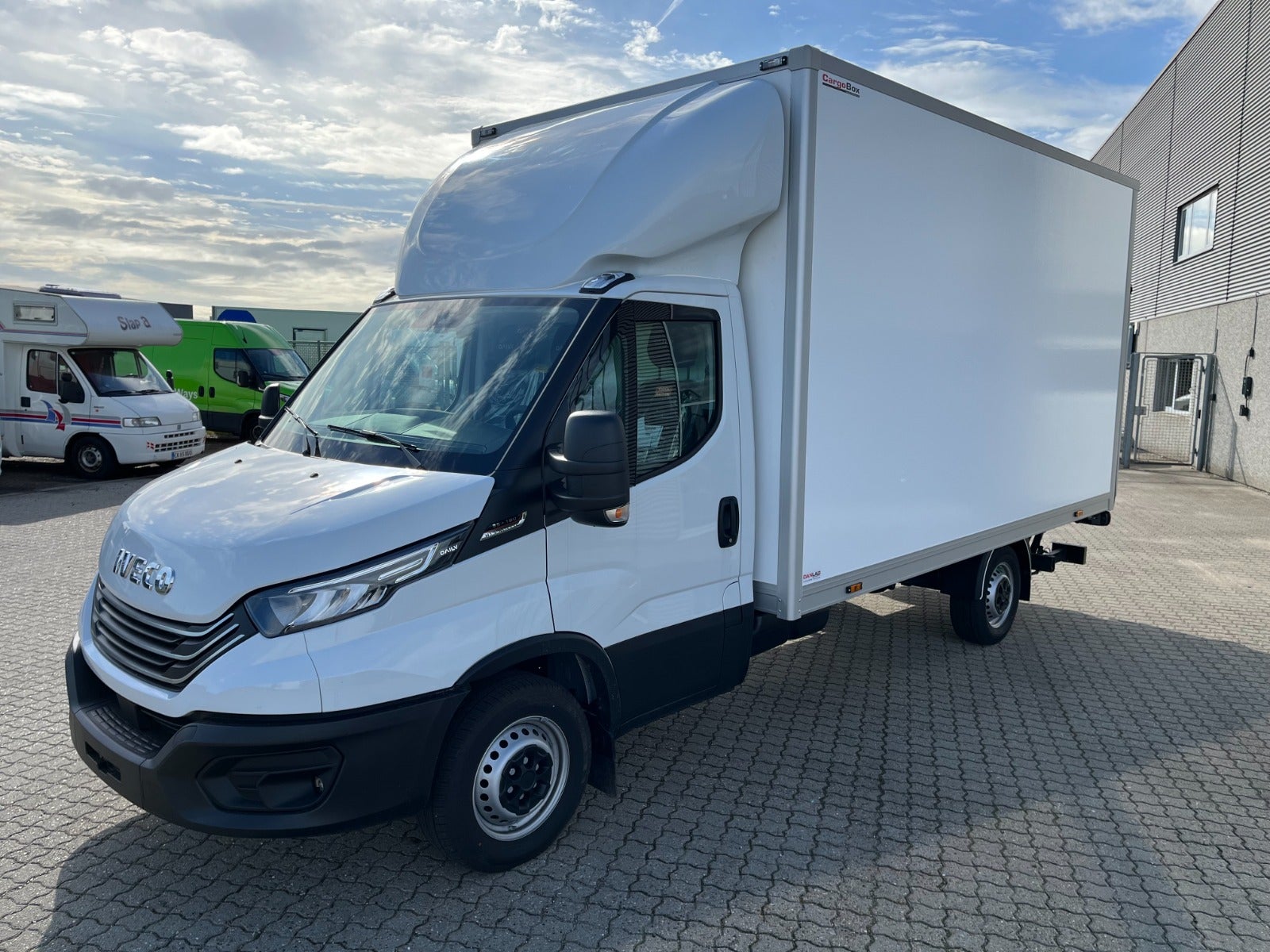 Billede af Iveco Daily 3,0 35S18 4100mm Box m/lift AG8