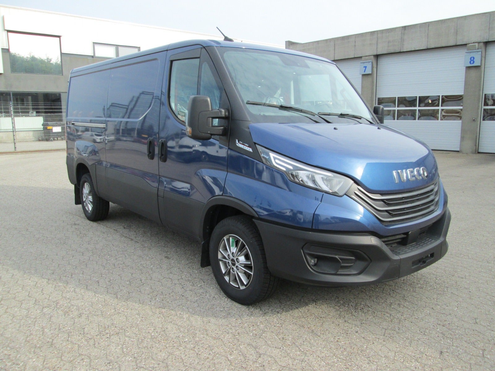 Billede af Iveco Daily 3,0 35S18 9m³ Van AG8