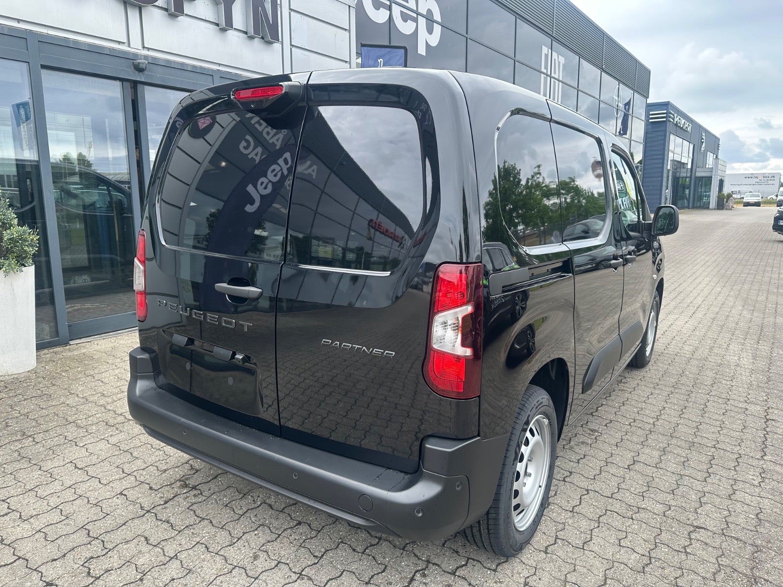 Peugeot Partner BlueHDi 130 L1V1 Plus EAT8 Van