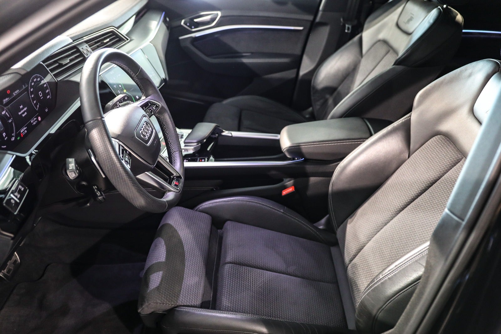 Billede af Audi Q8 e-tron 55 S-line Black Edition quattro