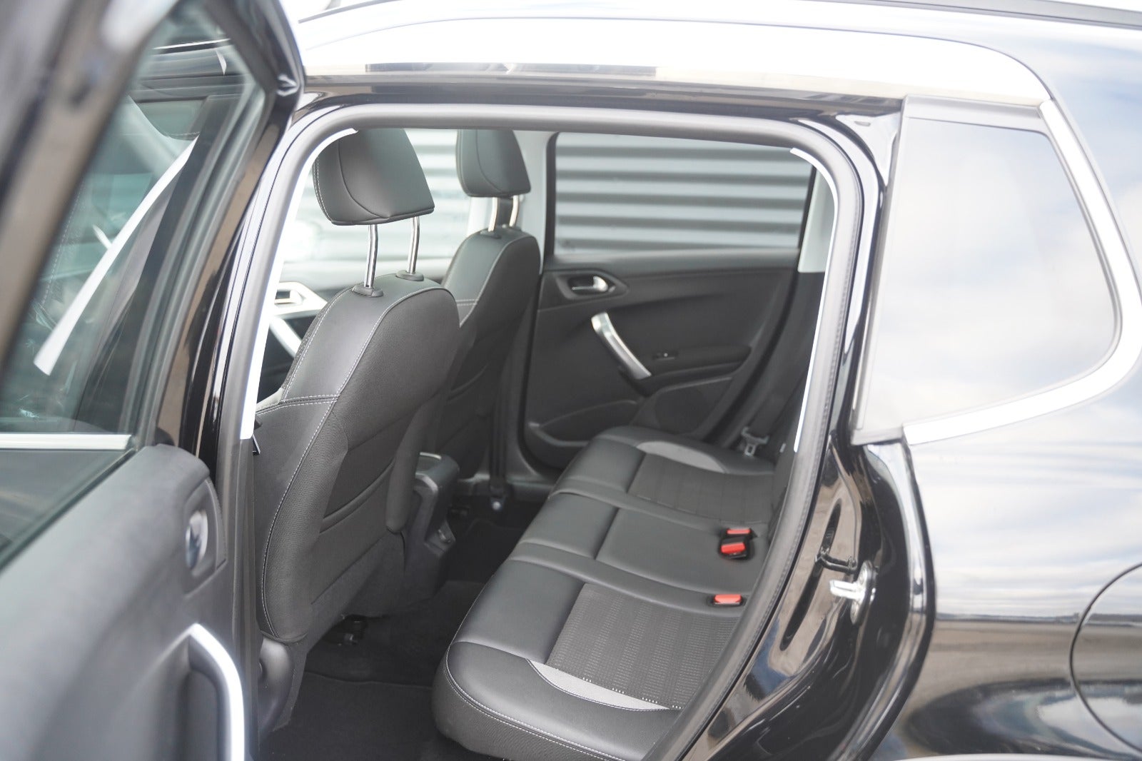 Billede af Peugeot 2008 1,2 PureTech 110 Prestige Sky