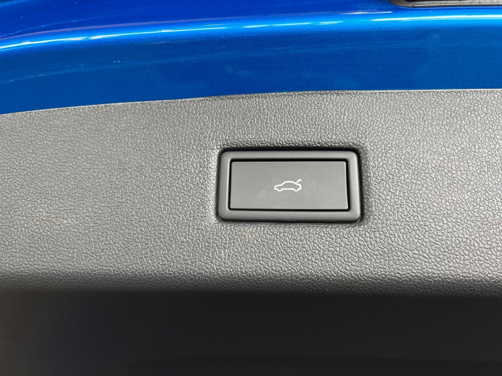 Ford Explorer Premium Extended Range AWD
