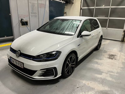 VW Golf VII 1,4 GTE DSG Benzin aut. Automatgear modelår 2021 km 72000 Hvid klimaanlæg ABS airbag cen