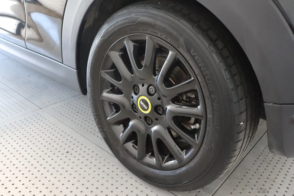 MINI Cooper SE Camden Edition