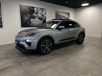 Porsche Macan 4   5d