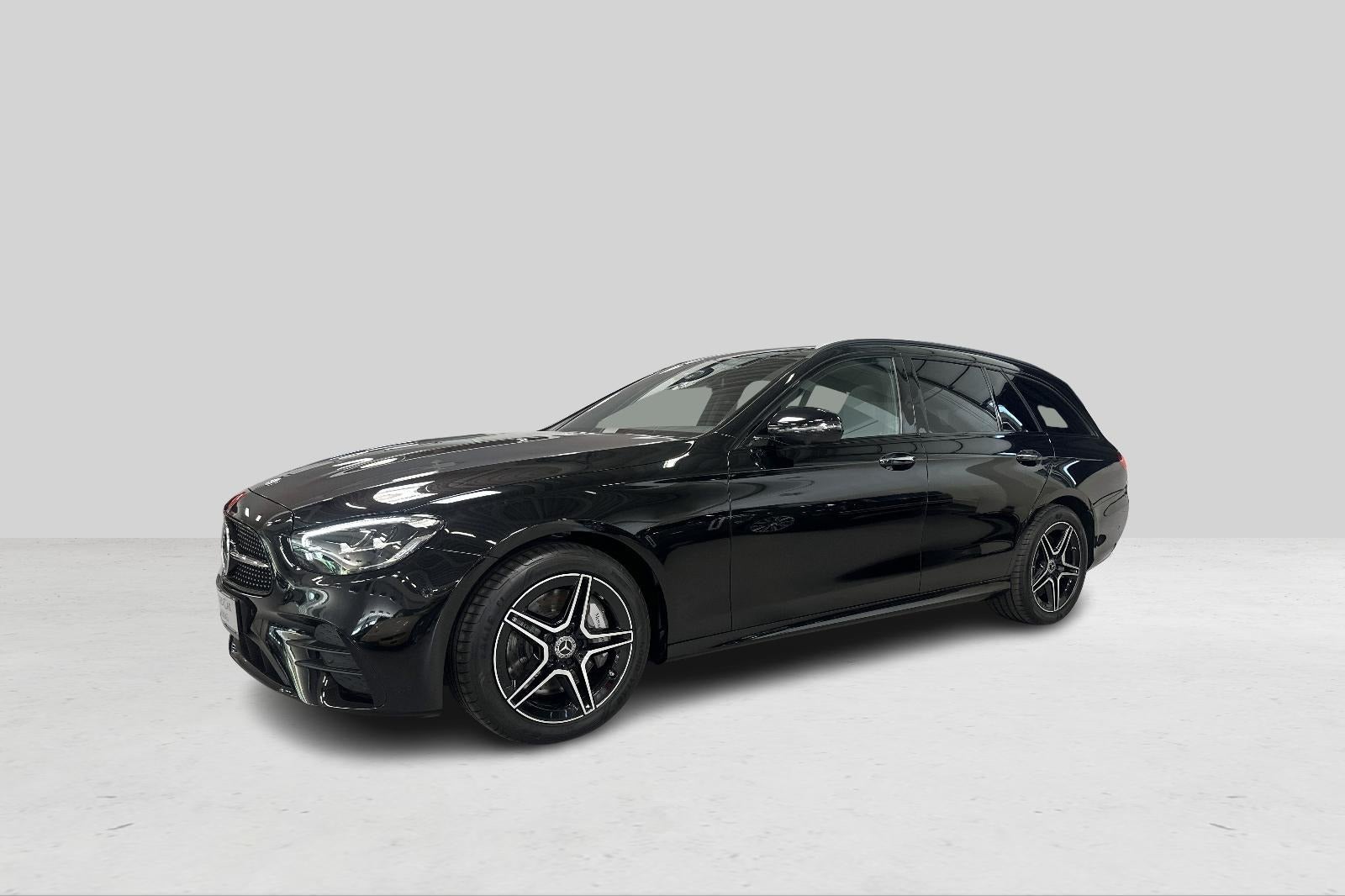 Mercedes-Benz E300 de 2,0 AMG Line stc. aut.