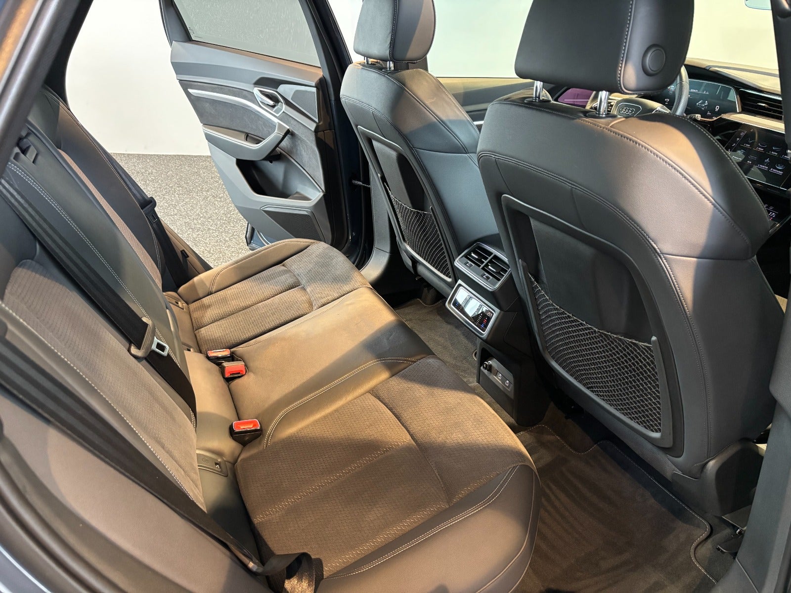 Audi Q8 e-tron 55 S-line quattro 5d - 8