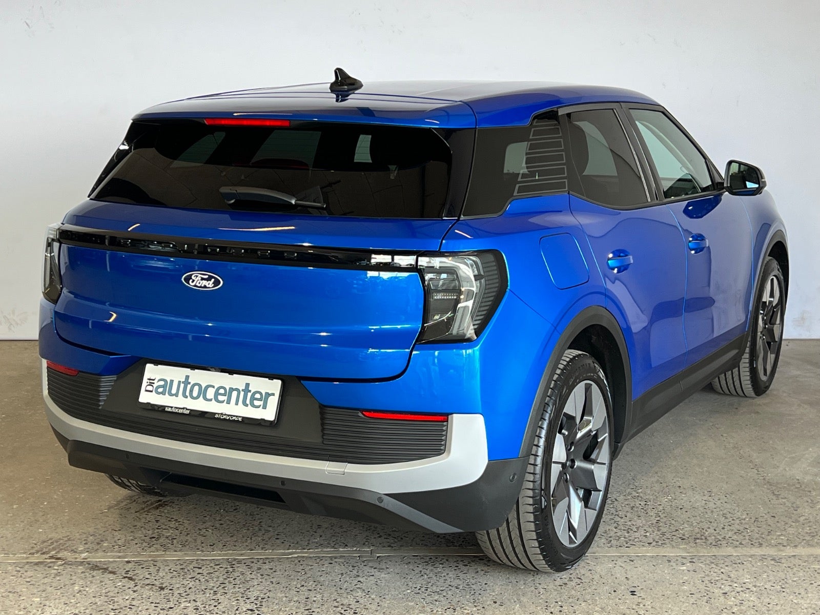 Ford Explorer Premium Extended Range AWD
