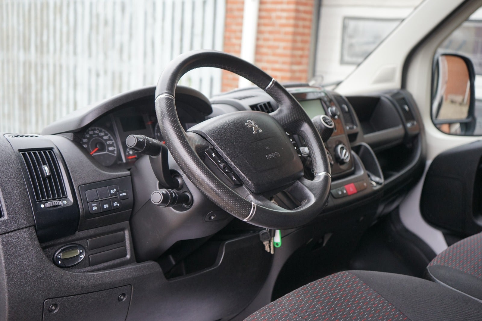 Billede af Peugeot Boxer 333 2,2 BlueHDi 140 L2H2 Premium