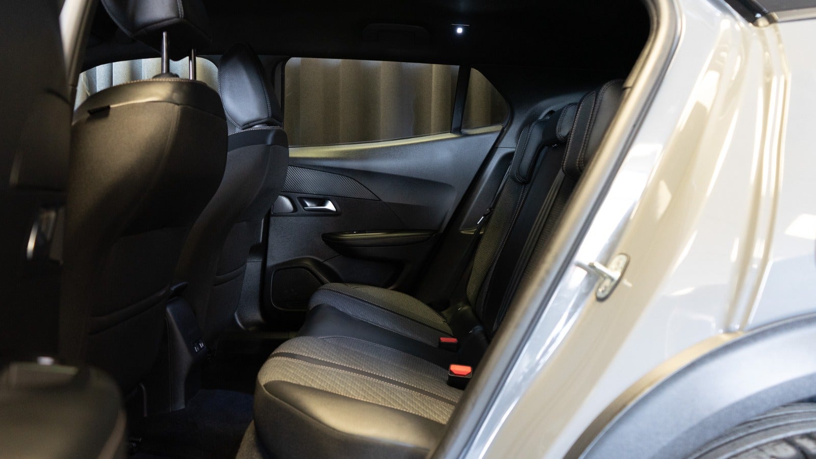 Billede af Peugeot e-2008 54 Allure