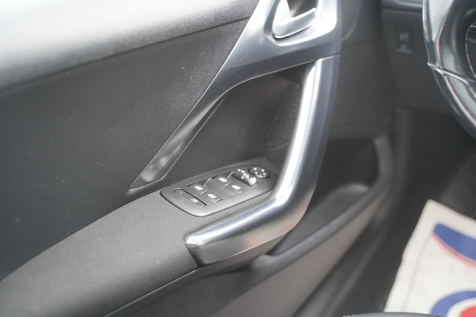 Billede af Peugeot 2008 1,6 BlueHDi 100 Desire Sky