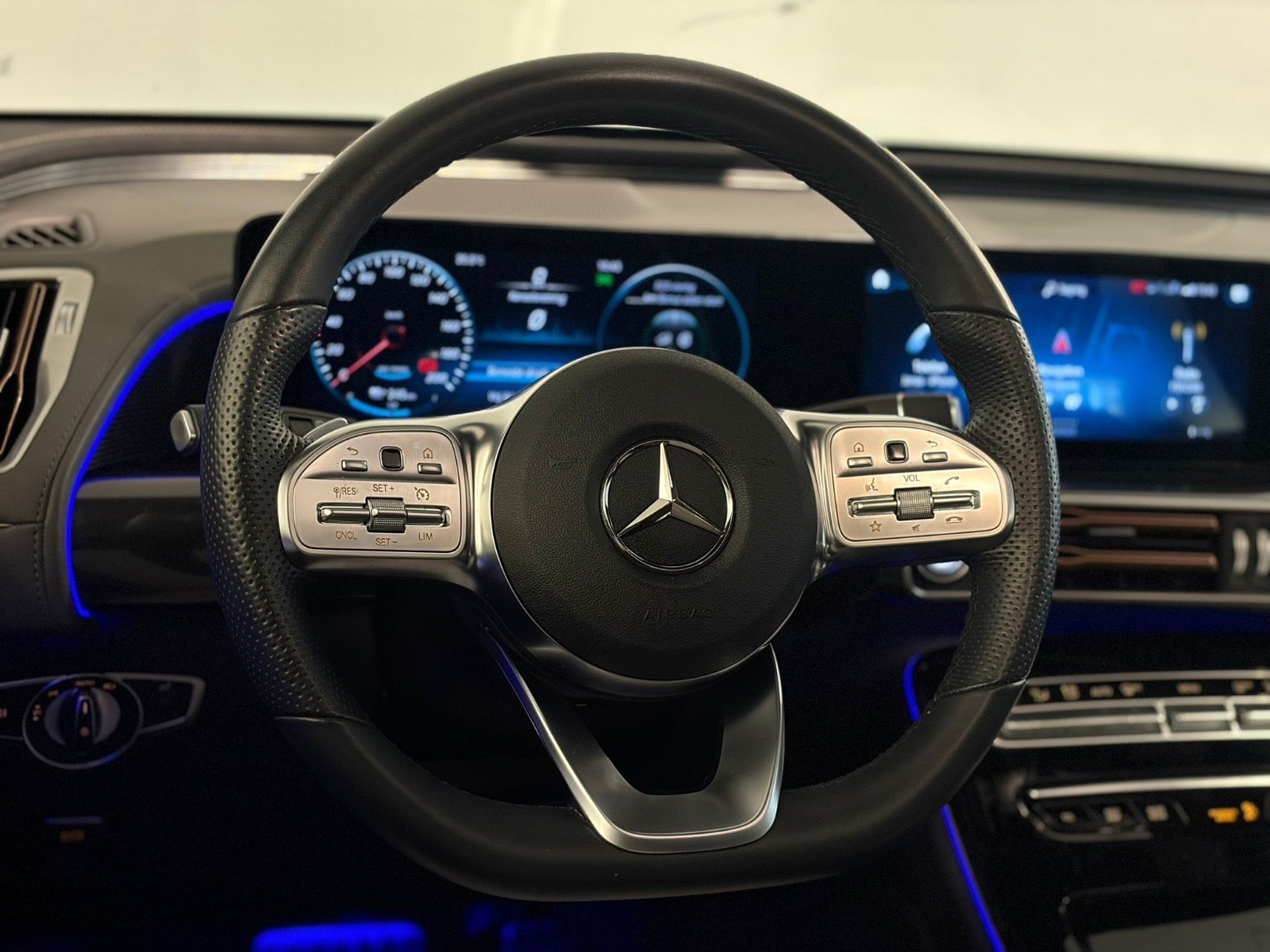 Mercedes – EQC400
