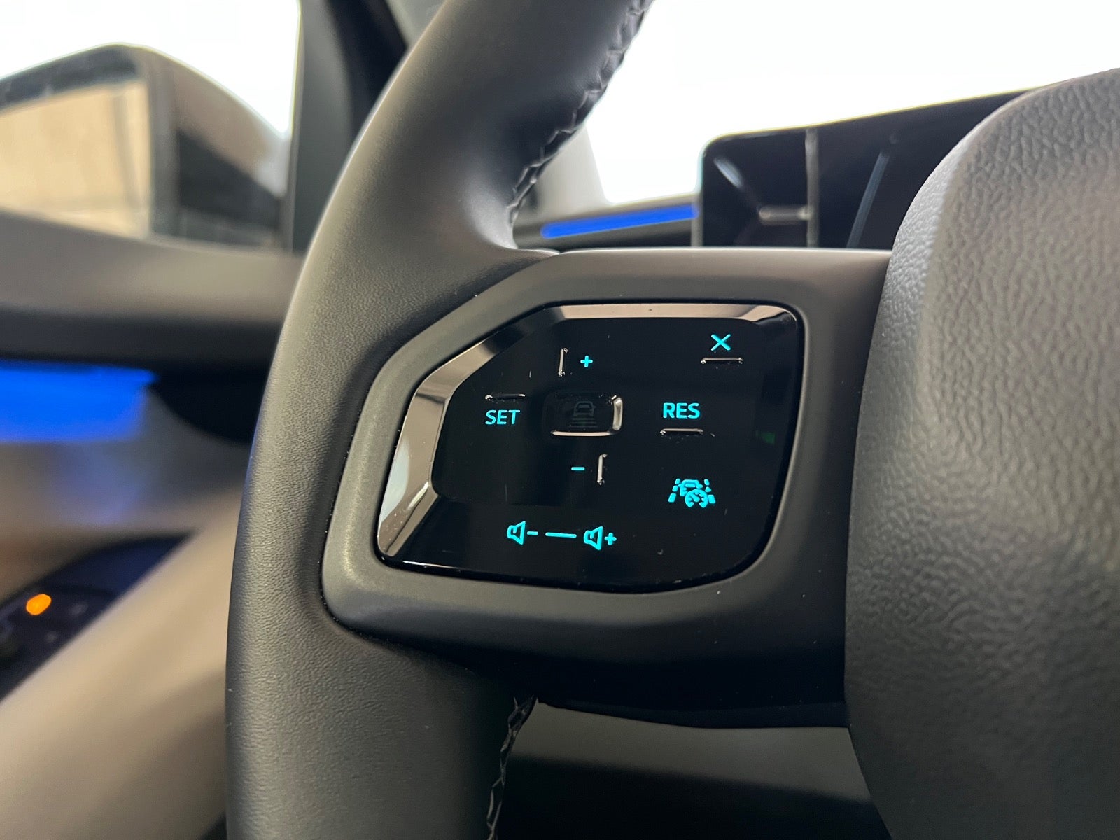 Ford Explorer Premium Extended Range