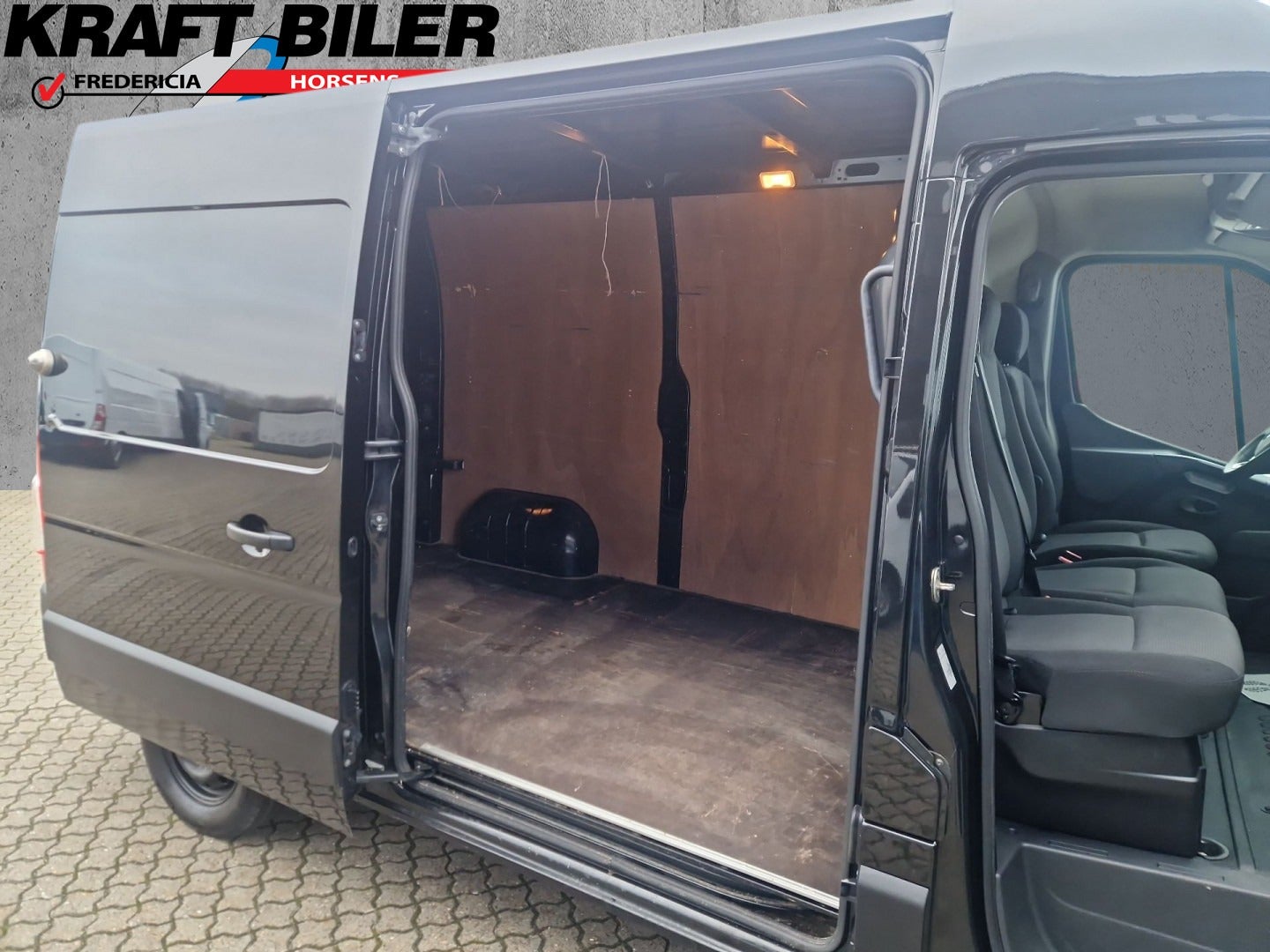 Billede af Renault Master IV T35 2,3 dCi 150 L2H2 Kassevogn aut.