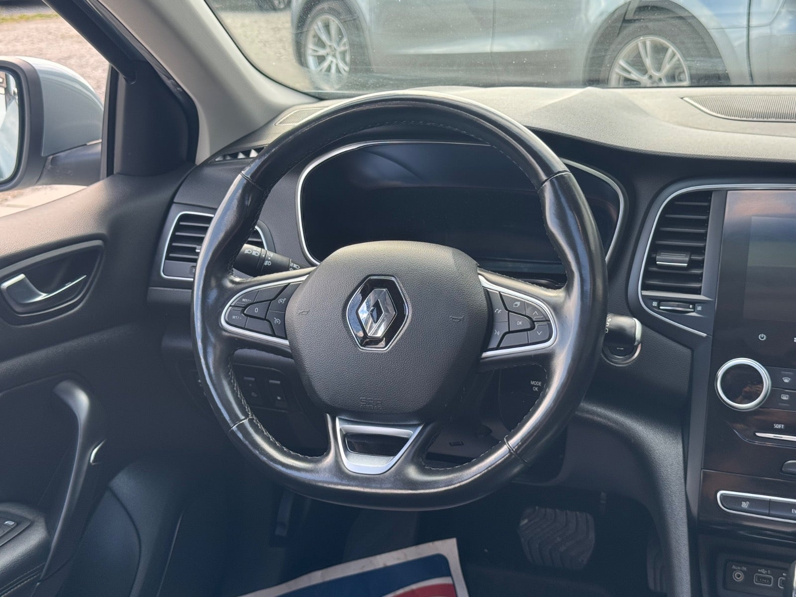 Billede af Renault Megane IV 1,6 E-Tech Intens Sport Tourer