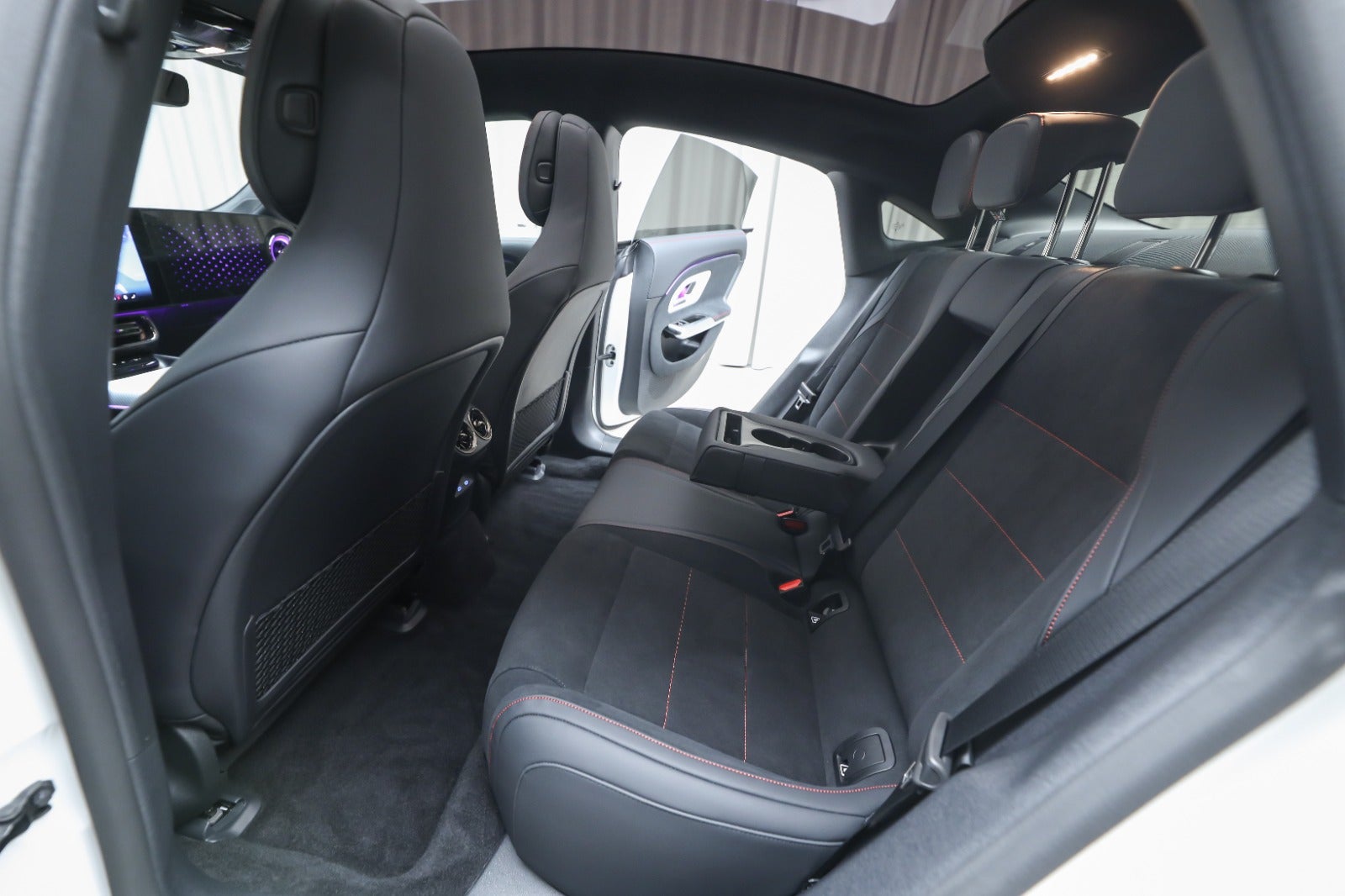 Mercedes-Benz CLA 350 (5/8)