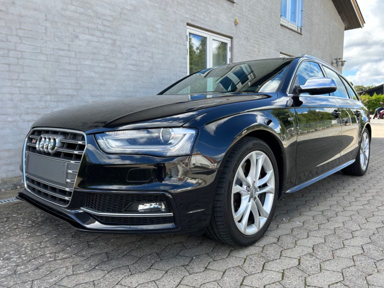 Audi S4 TFSi Avant quattro S-tr.