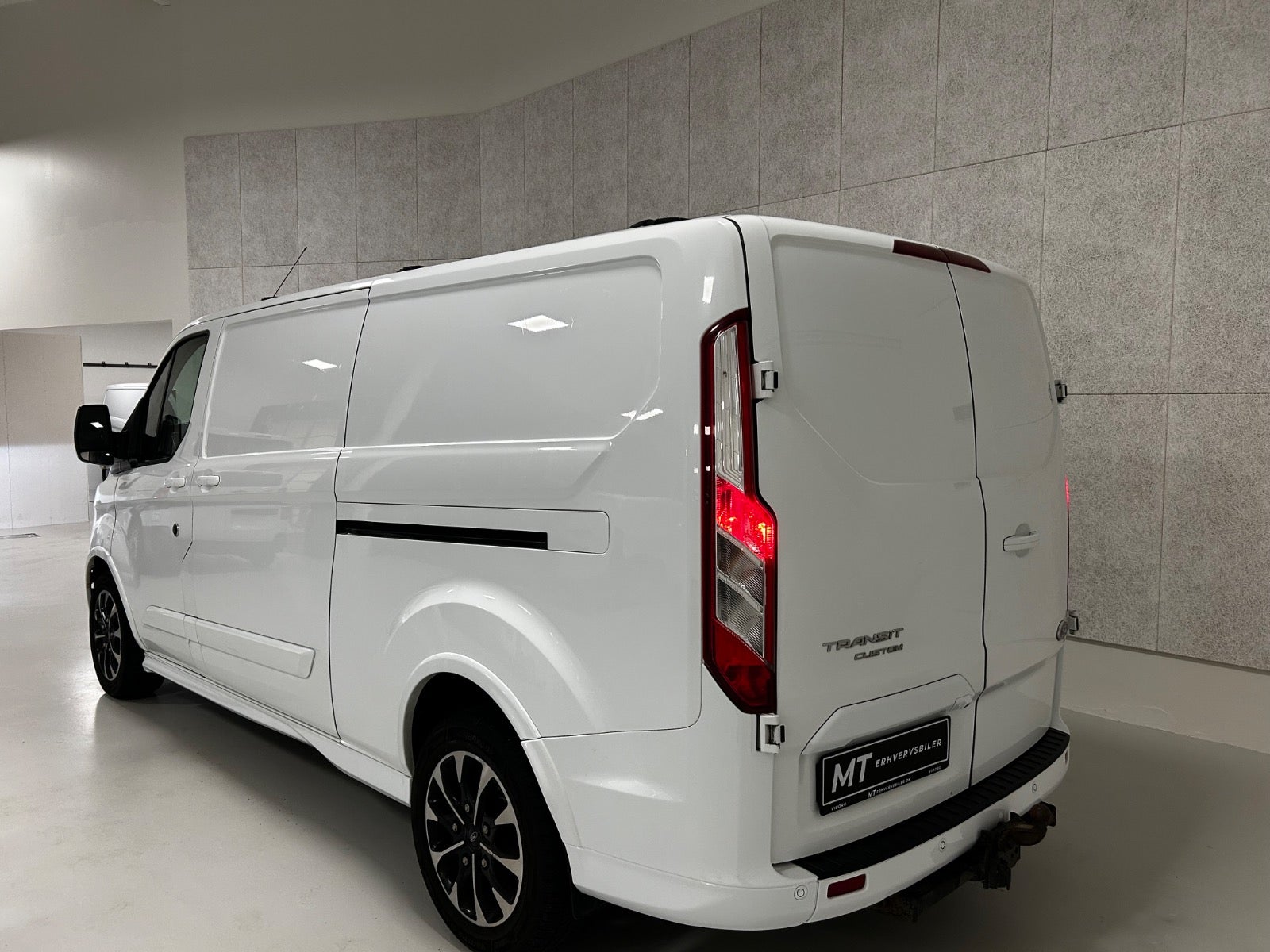 Billede af Ford Transit Custom 320L 2,0 TDCi 185 Sport