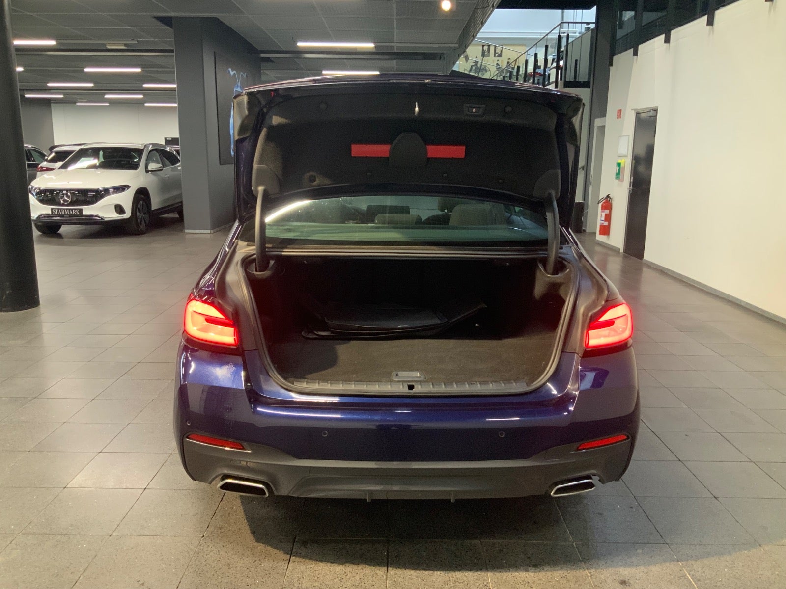 BMW 530e (4/8)