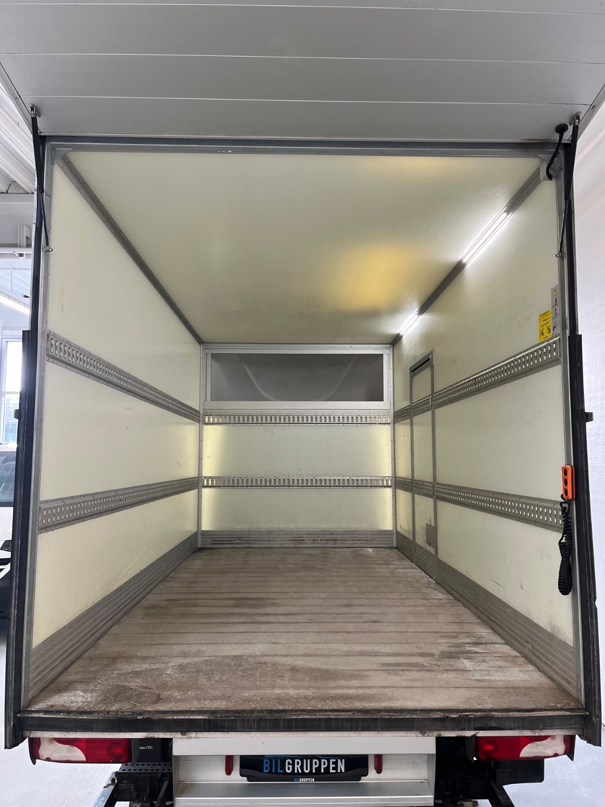 Billede af Mercedes Sprinter 317 2,0 CDi A3 Alukasse m/lift aut. RWD