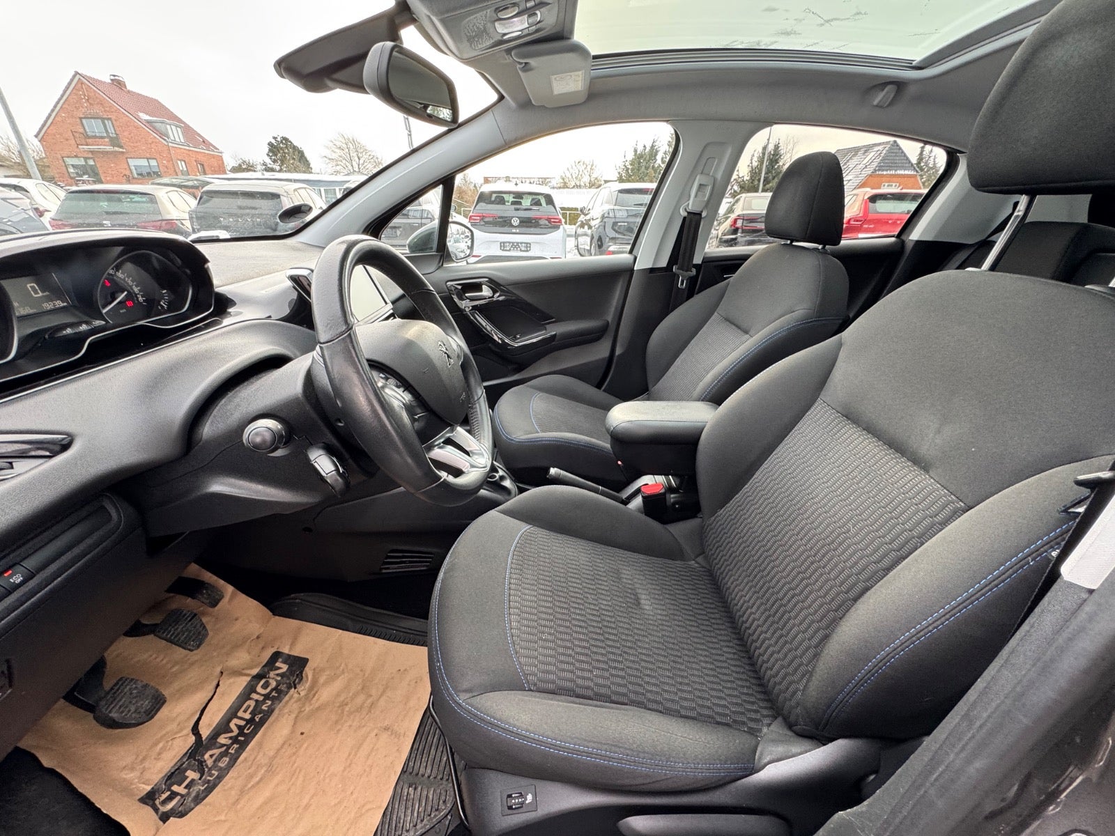 Billede af Peugeot 208 1,5 BlueHDi 100 Signature Sky