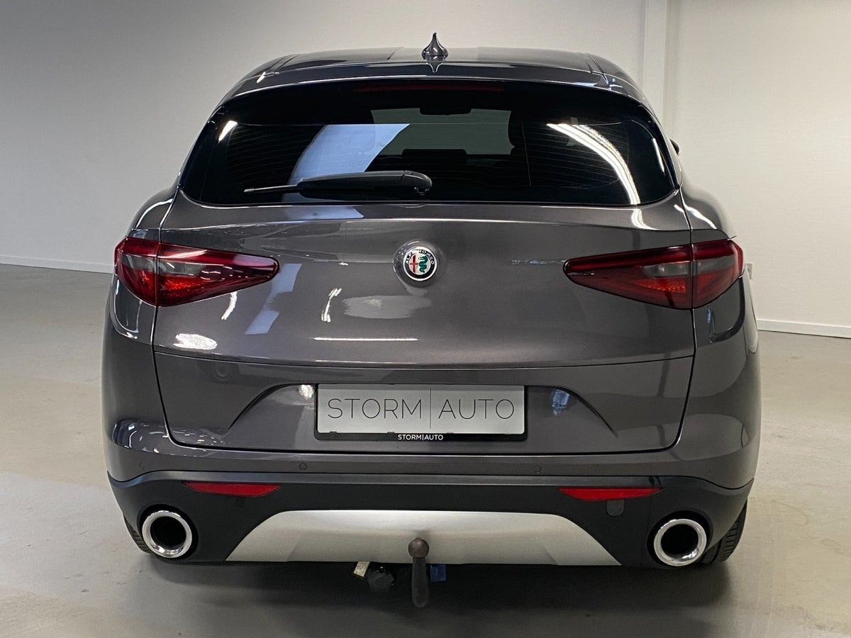 Alfa Romeo Stelvio 2017