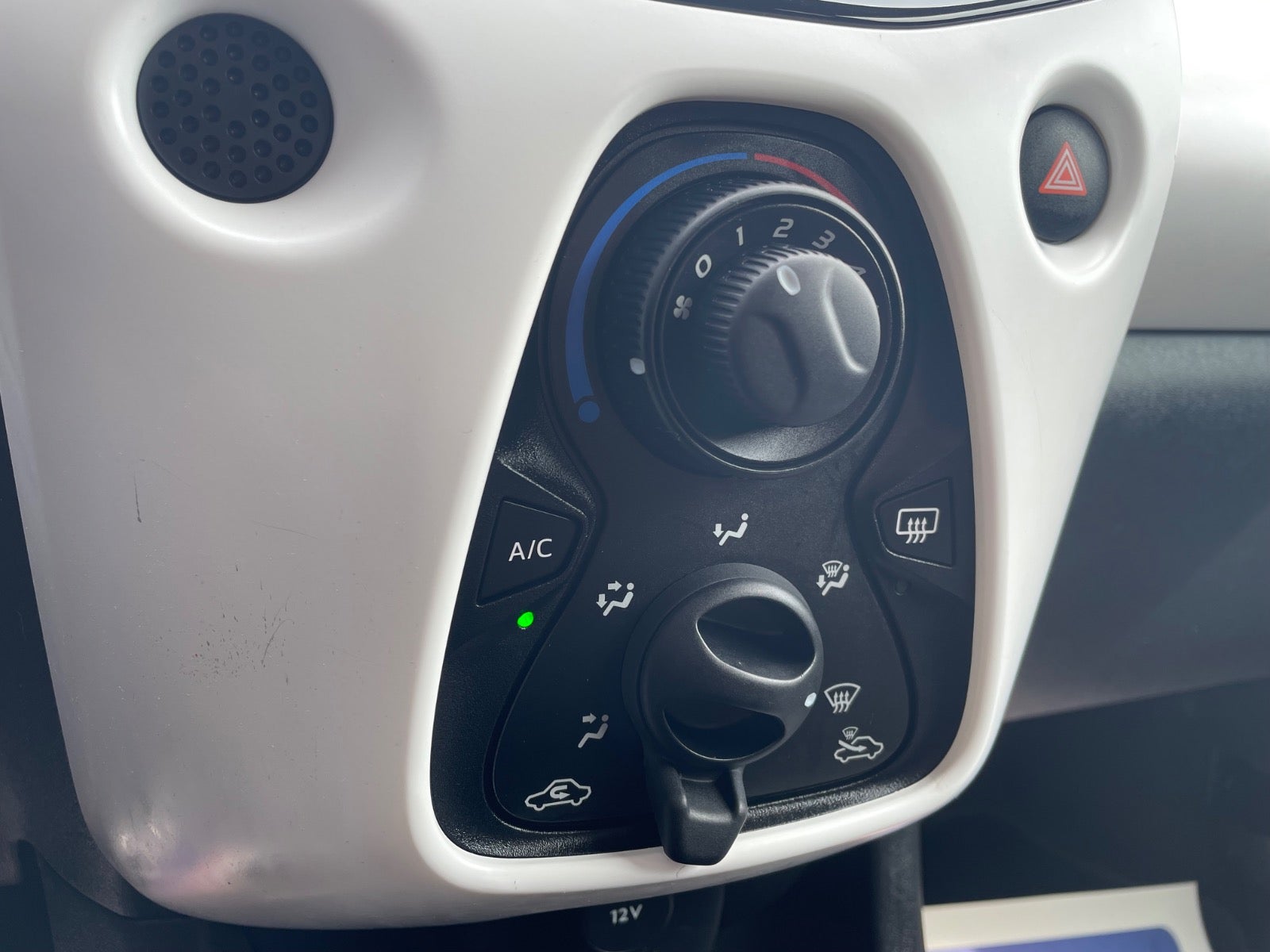 Billede af Peugeot 108 1,0 e-VTi 69 White Edition