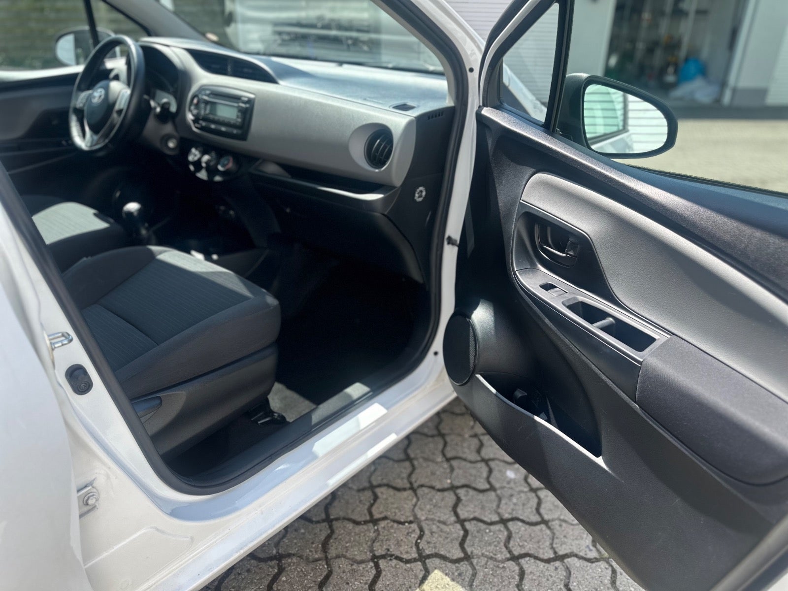 Billede af Toyota Yaris 1,0 VVT-i T1 Style