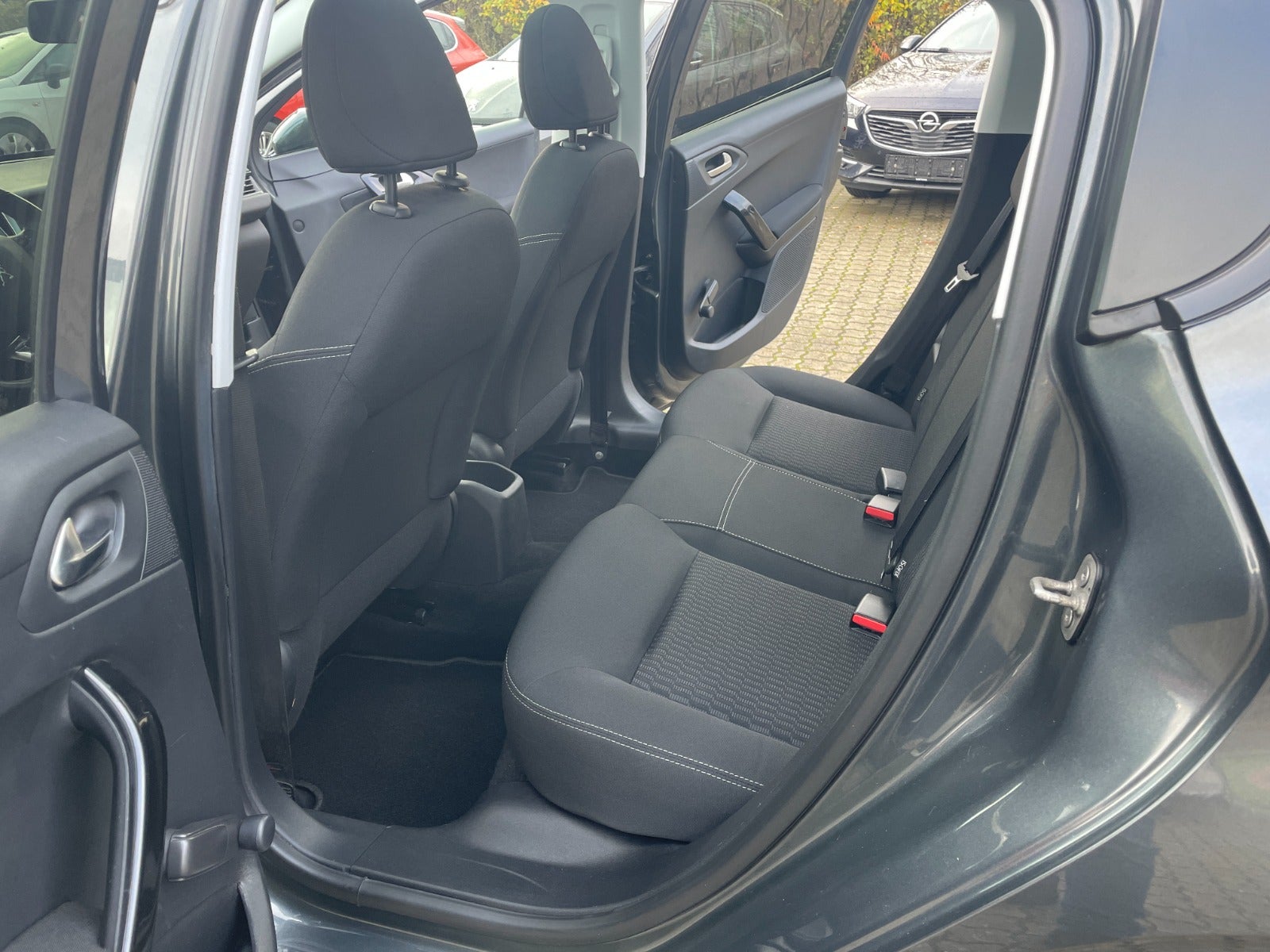 Peugeot 208 BlueHDi 100 Sky Winter Edition