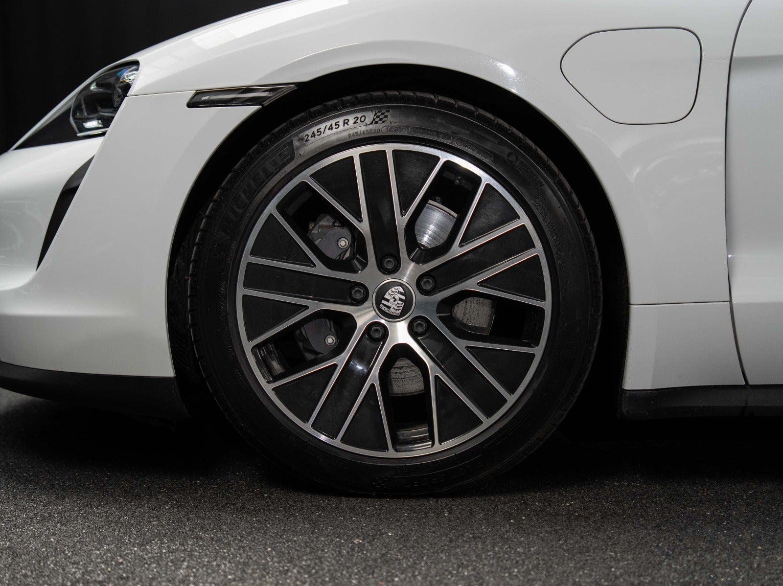 Gallery image 4 of 18