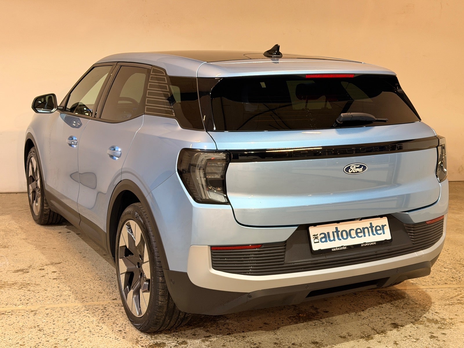 Ford Explorer Premium Extended Range