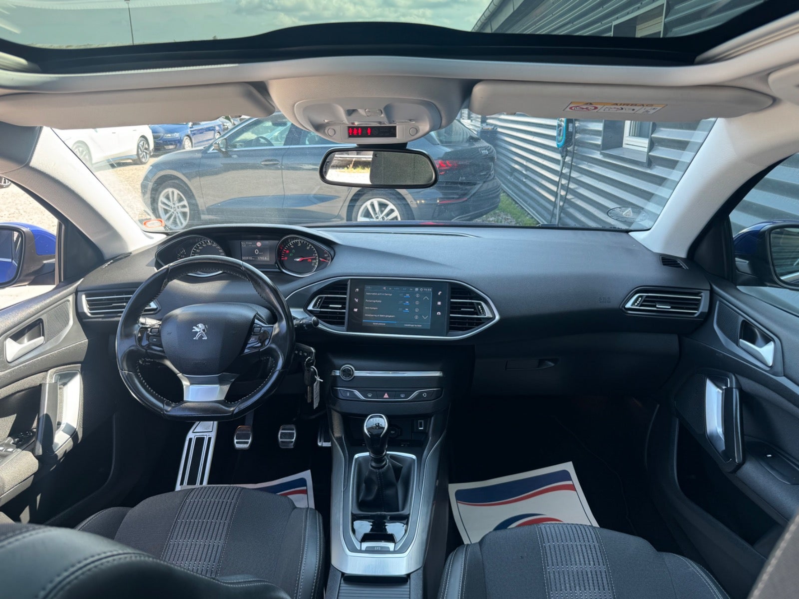 Billede af Peugeot 308 1,5 BlueHDi 130 Allure Sky SW