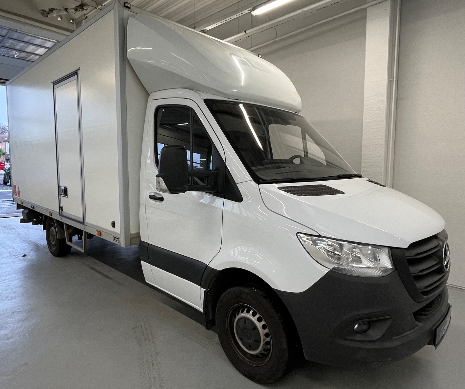 Billede af Mercedes Sprinter 317 2,0 CDi A3 Alukasse m/lift aut. RWD