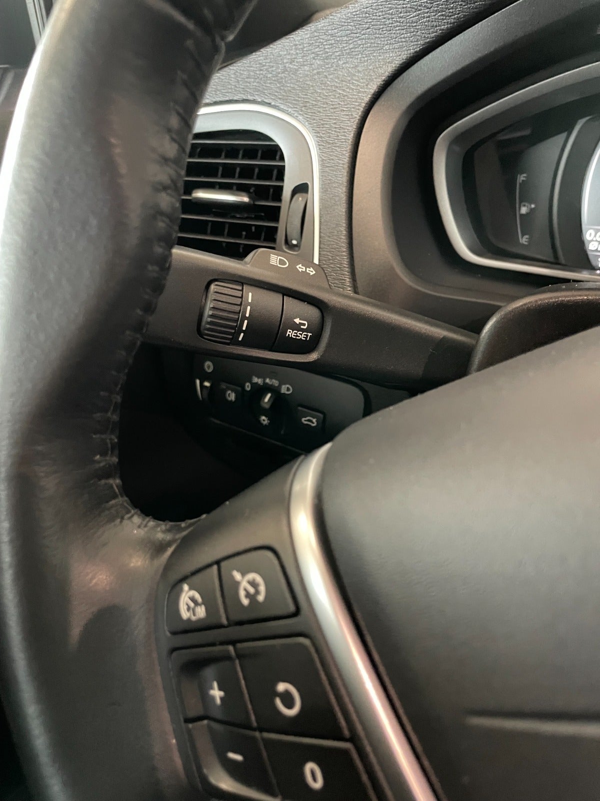 Billede af Volvo V40 CC 2,0 D2 120 Momentum aut.