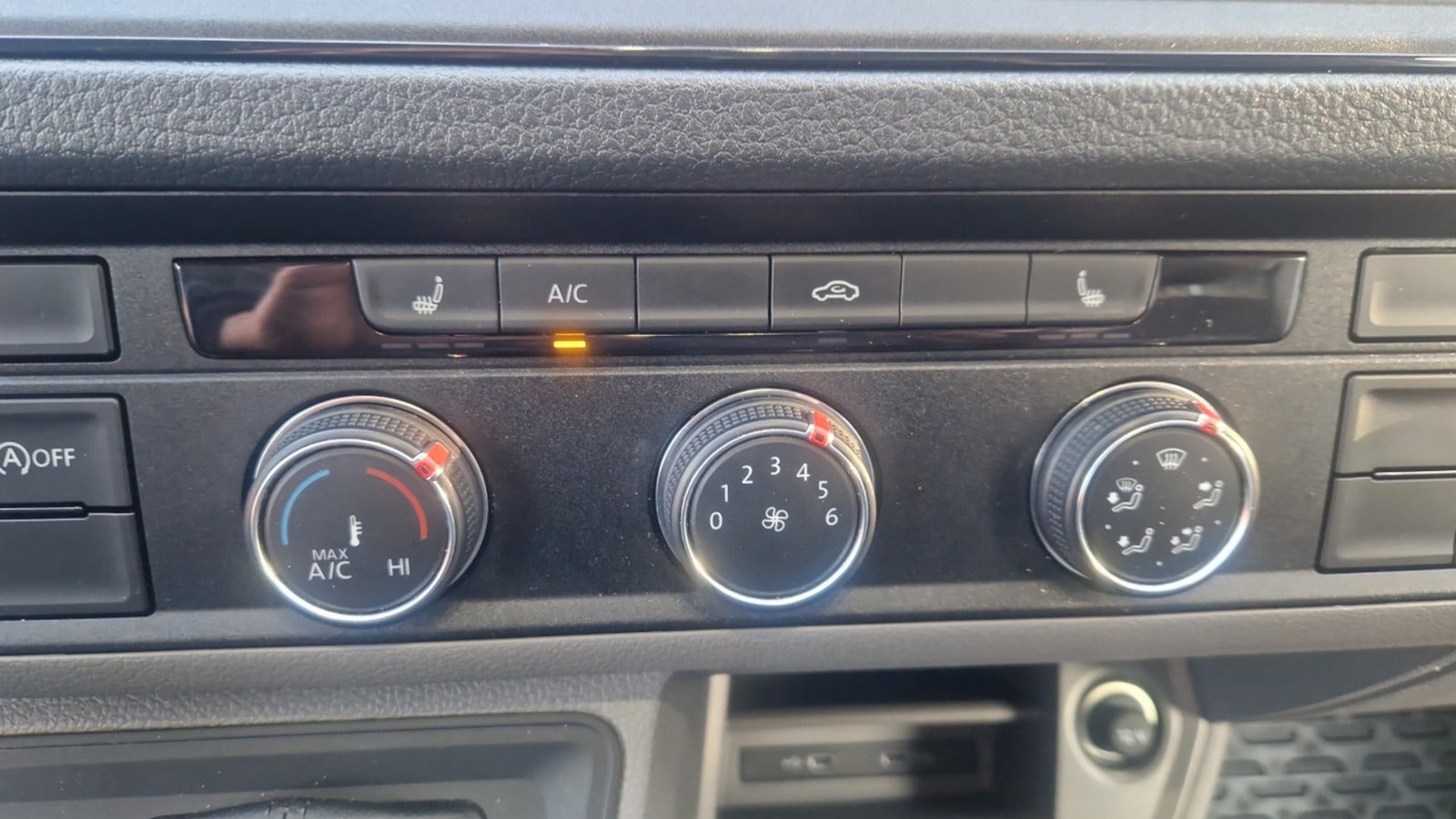 Billede af VW Crafter 35 2,0 TDi 177 Kassevogn L3H2 aut.