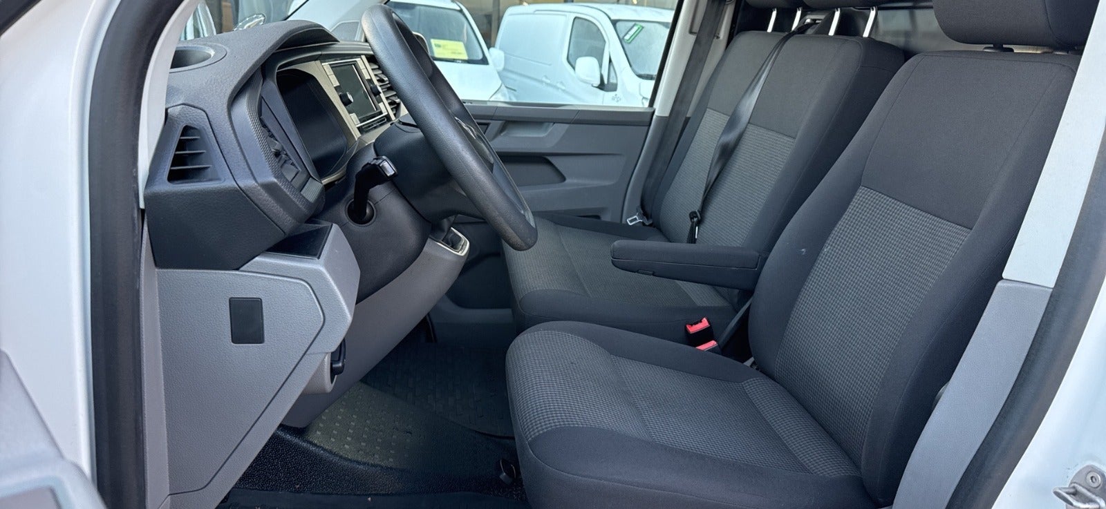 Billede af VW Transporter 2,0 TDi 110 Kassevogn lang