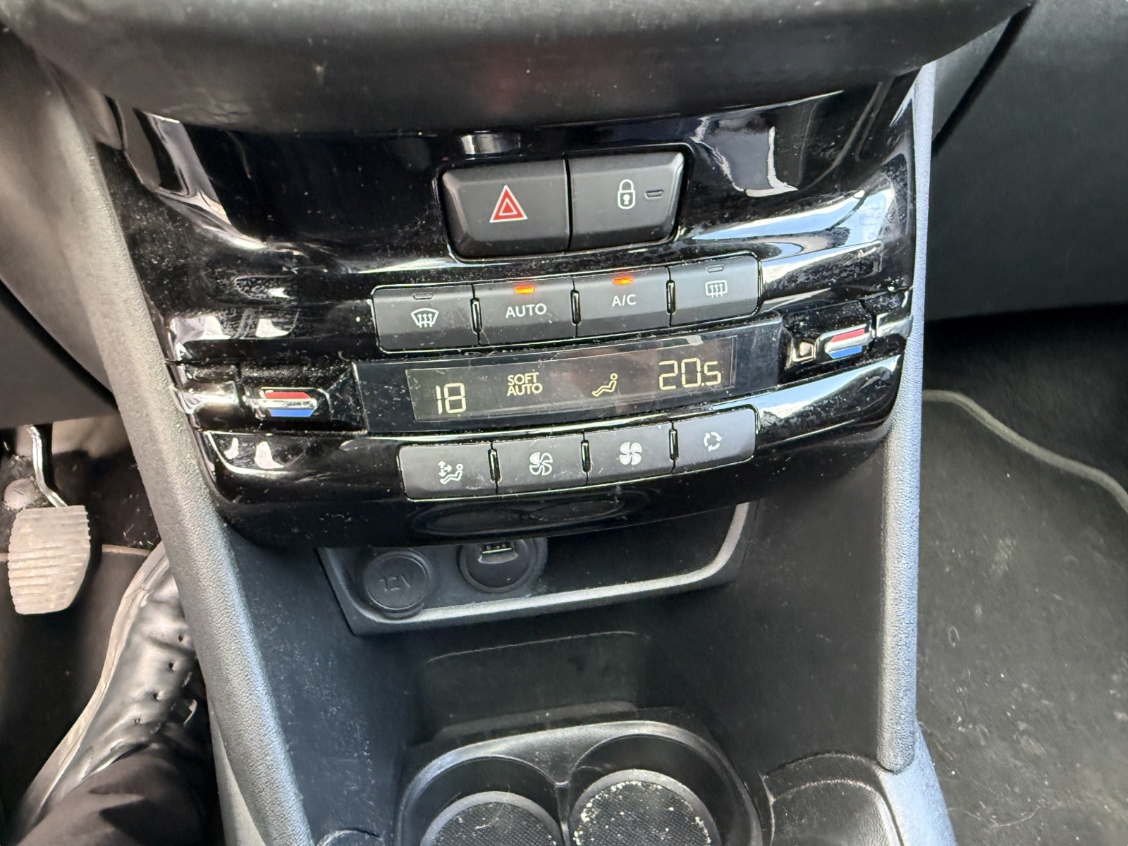 Billede af Peugeot 208 1,2 PureTech 82 Allure Sky