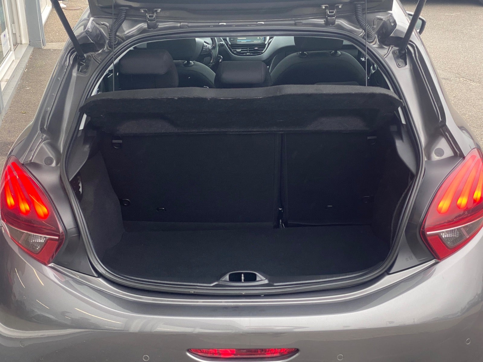 Billede af Peugeot 208 1,5 BlueHDi 100 Prestige Sky