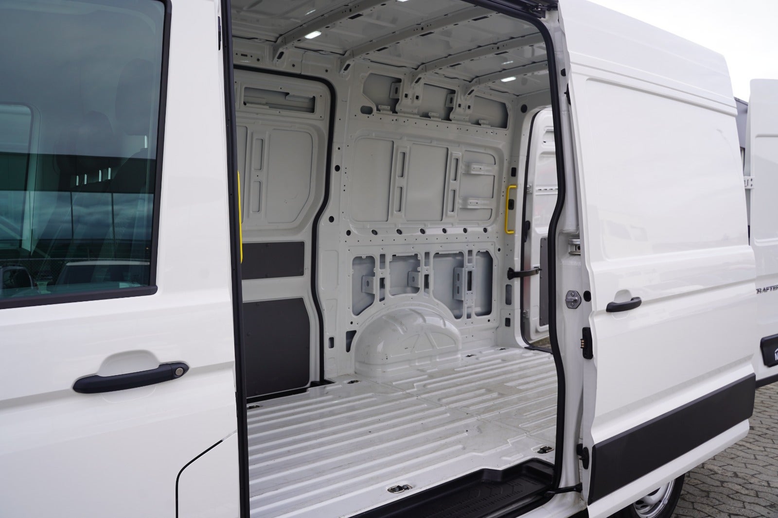 Billede af VW Crafter 35 2,0 TDi 140 Kassevogn L3H2