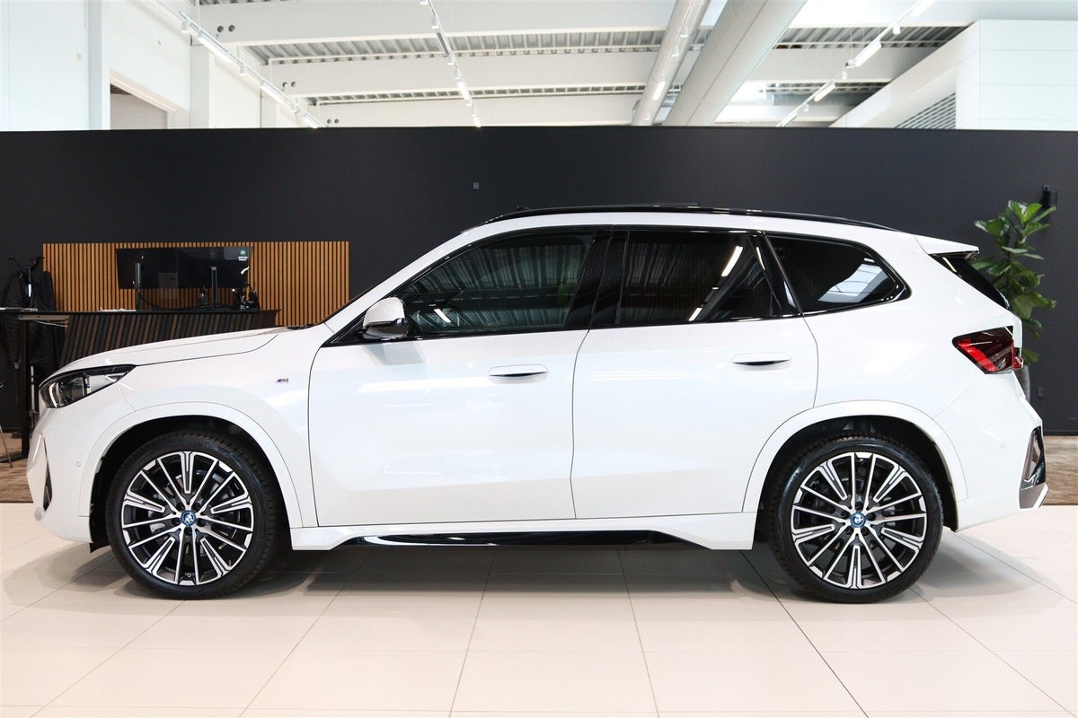BMW iX1 xDrive30 Fully Charged M-Sport billede 2