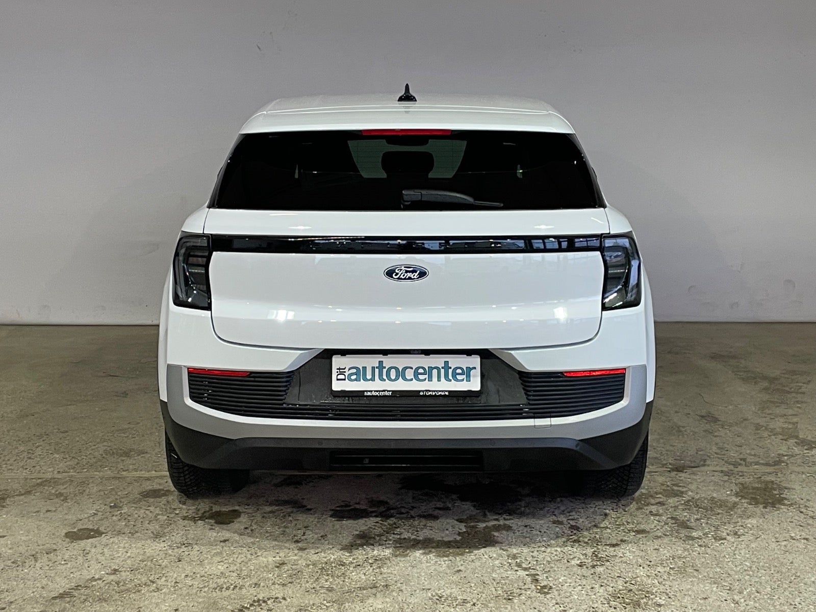 Ford Explorer Select Extended Range