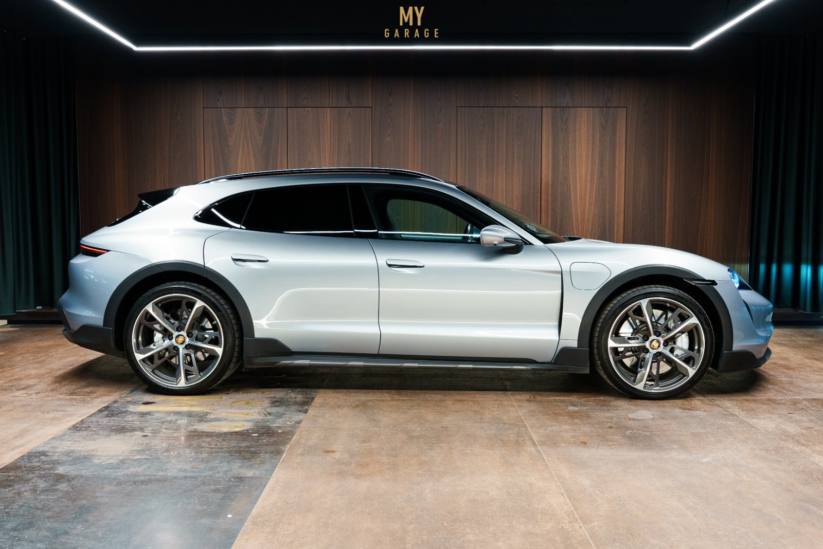 Porsche Taycan Turbo - Cross Turismo