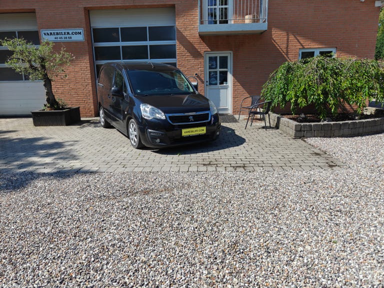 Peugeot Partner BlueHDi 100 L1 Premium ESG Van