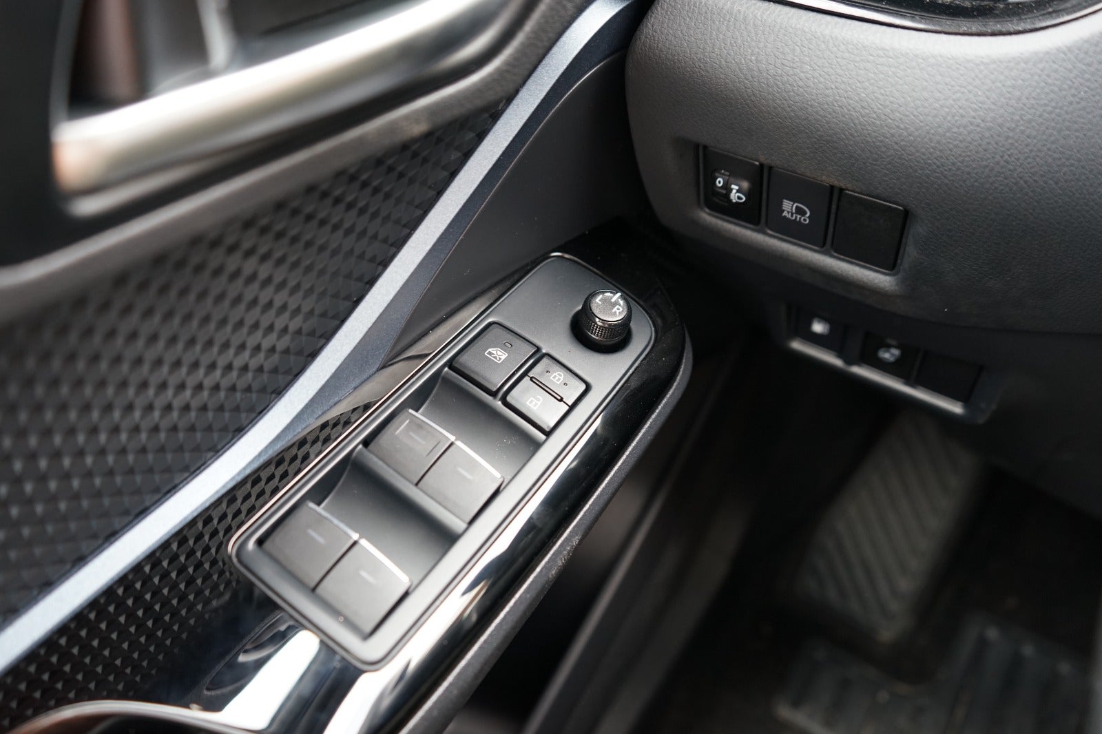 Billede af Toyota C-HR 1,8 Hybrid C-ENTER CVT Van