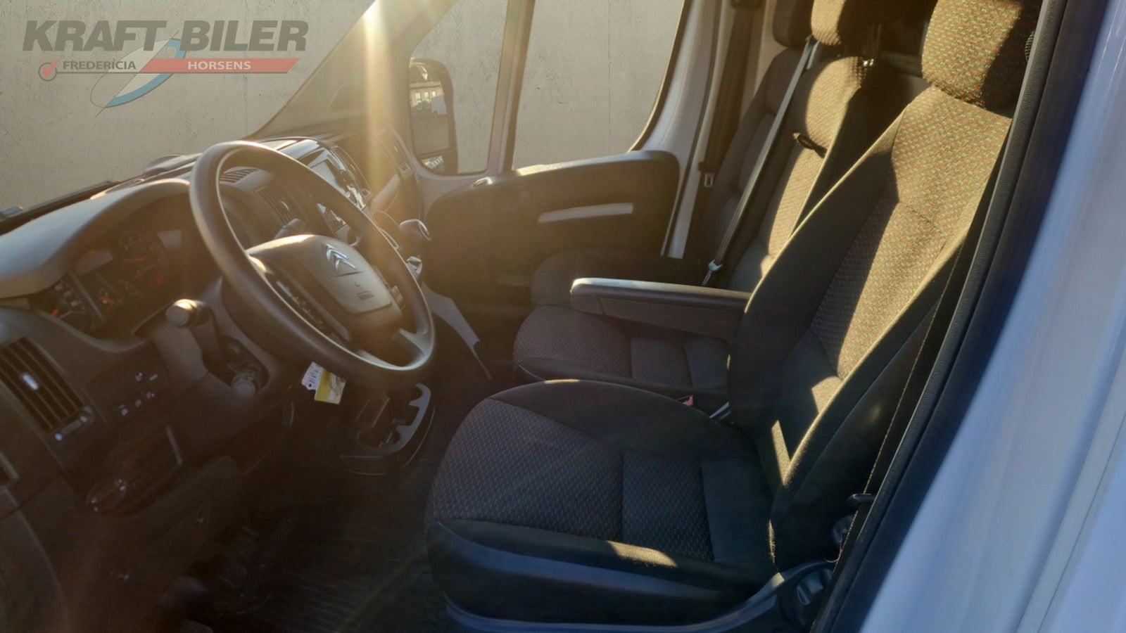 Billede af Citroën Jumper 33 2,2 BlueHDi 140 L2H2 FlexLine