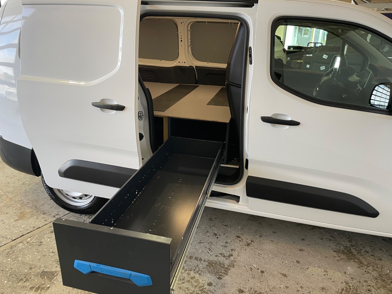 Peugeot Partner BlueHDi 100 L2V2 Plus Van