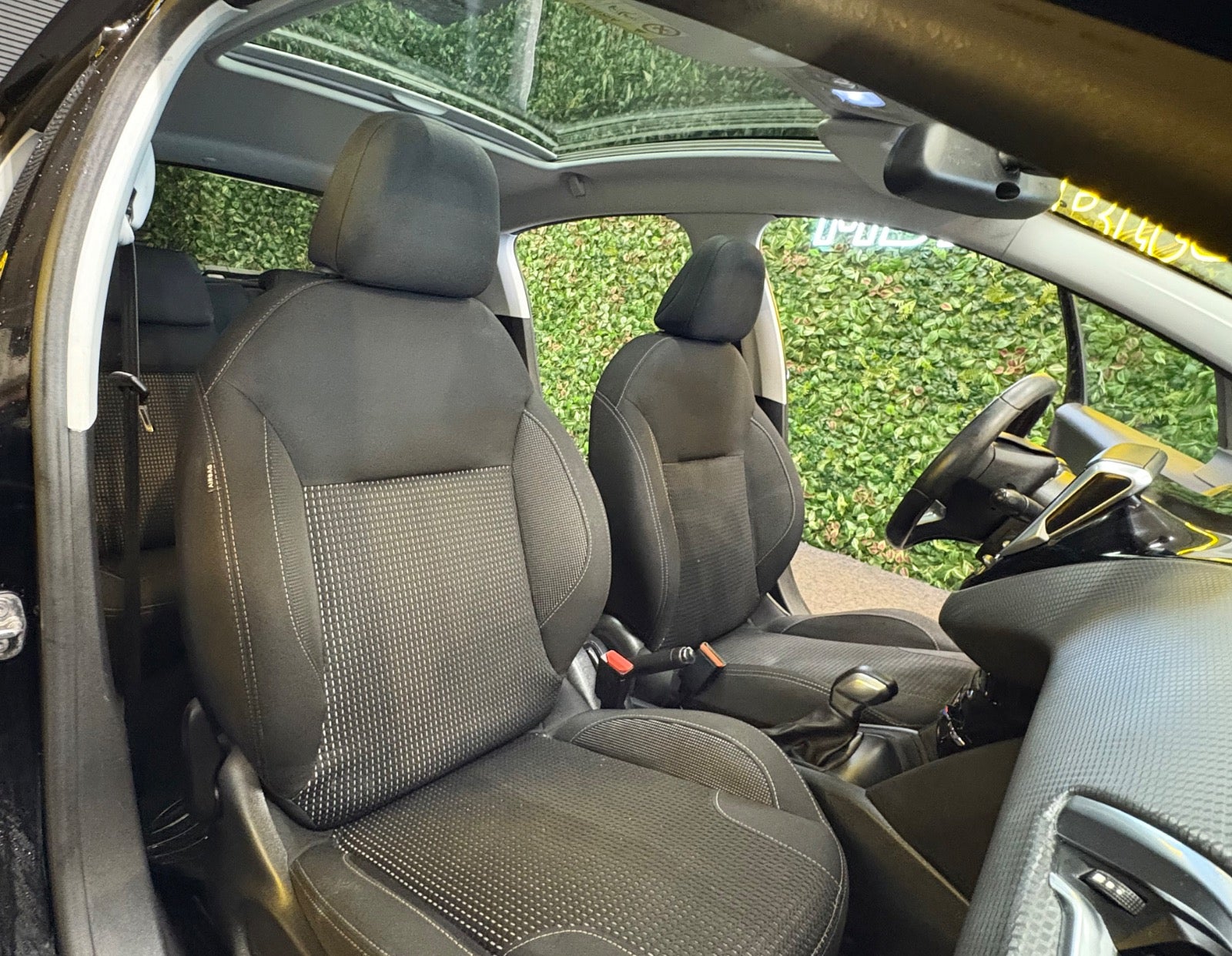 Billede af Peugeot 208 1,2 PureTech 82 Allure Sky