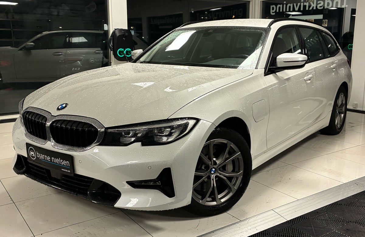 BMW 330e Touring Sport Line aut. billede 1