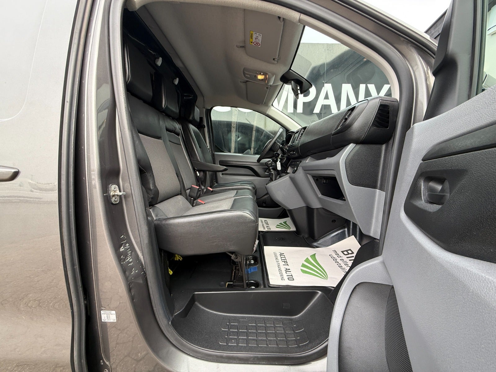 Peugeot Expert BlueHDi 120 L2 Premium Van